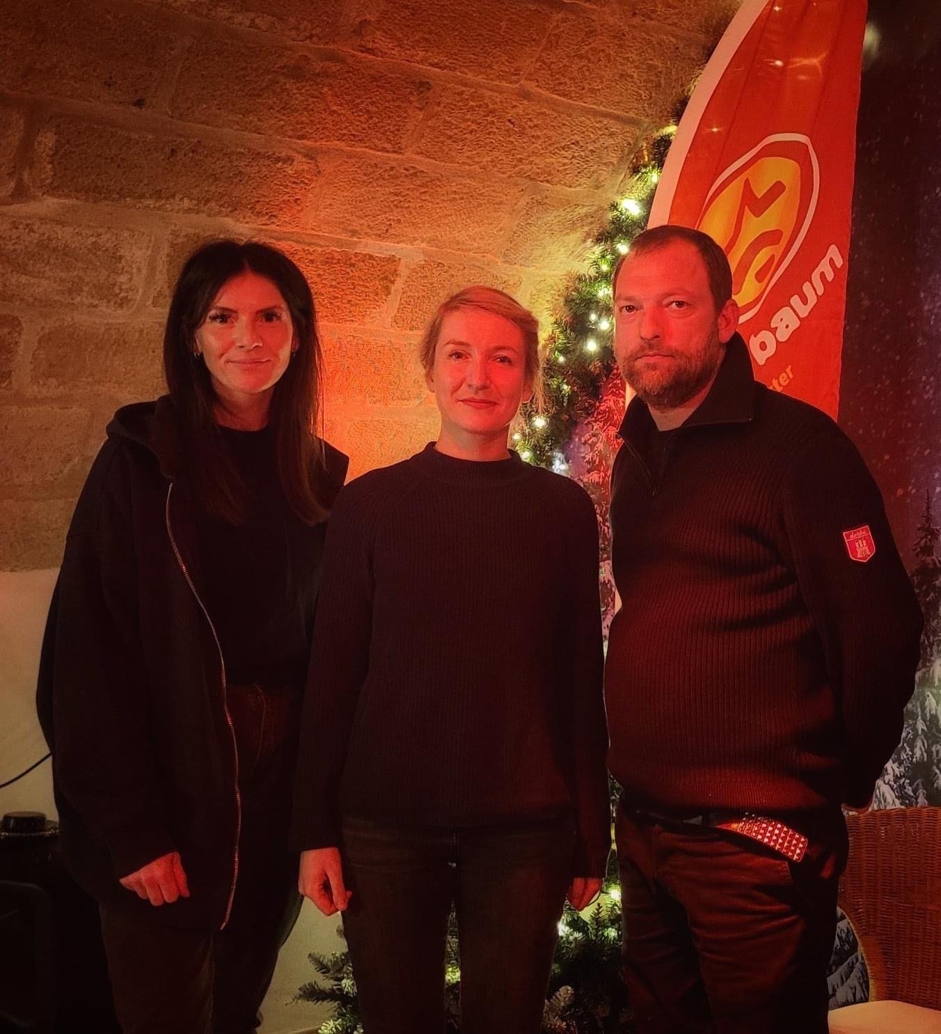 Zu Besuch in Pirna: Die Kreisvorsitzende Lisa Steiner, Rocco Malinka vom Roten Baum e.V. und ich nach einer Veranstaltung am 7. Dezember